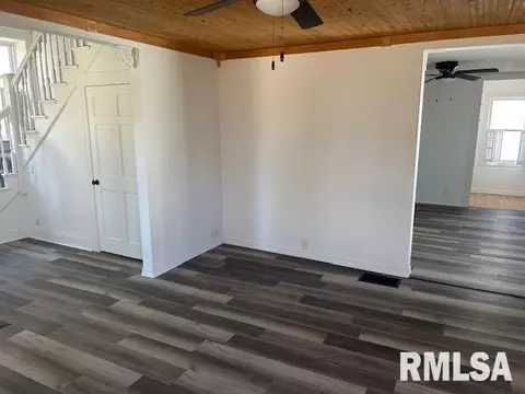 221 N State St, Springfield, IL 62702 photo 4