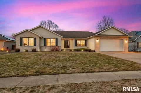 355 Turtle Dove Dr, Sherman, IL 62684