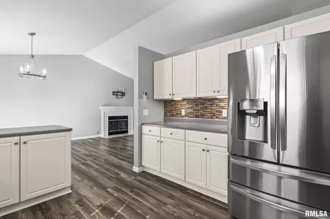 Kitchen - 2632 Steiler Pl, Springfield, IL 62703 photo 3 of 5