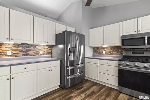 Kitchen - 2632 Steiler Pl, Springfield, IL 62703 photo 5 of 5