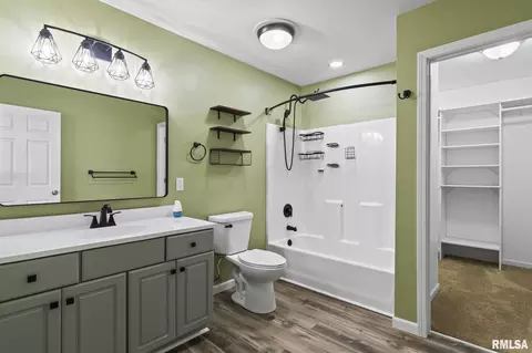 Bath - 2632 Steiler Pl, Springfield, IL 62703 photo 2 of 3