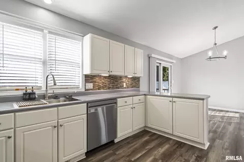 Kitchen - 2632 Steiler Pl, Springfield, IL 62703 photo 4 of 5