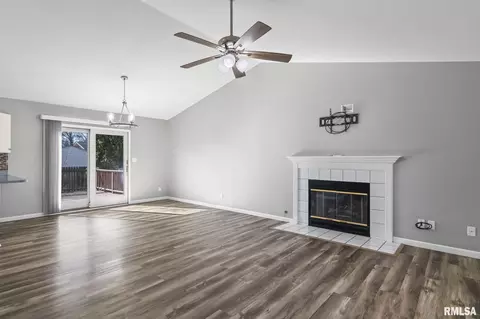 Living - 2632 Steiler Pl, Springfield, IL 62703 photo 2 of 5
