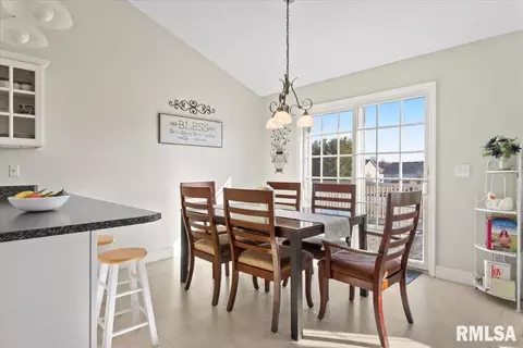 Dining - 5000 Manhattan Dr, Springfield, IL 62711 photo 1 of 2