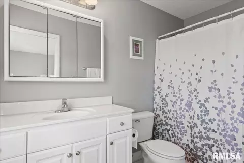 Bath - 5000 Manhattan Dr, Springfield, IL 62711 photo 1 of 2