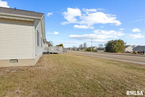 Exterior - 5000 Manhattan Dr, Springfield, IL 62711 photo 2 of 5