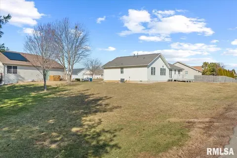 Exterior - 5000 Manhattan Dr, Springfield, IL 62711 photo 4 of 5