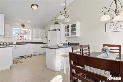 Kitchen - 5000 Manhattan Dr, Springfield, IL 62711 photo 1 of 5