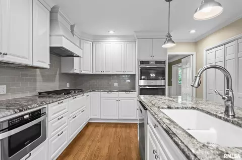 Kitchen - 10 Sunset Ln, Springfield, IL 62704 photo 2 of 5