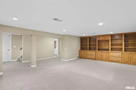 Living - 10 Sunset Ln, Springfield, IL 62704 photo 12 of 12