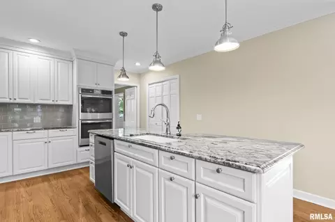 Kitchen - 10 Sunset Ln, Springfield, IL 62704 photo 5 of 5