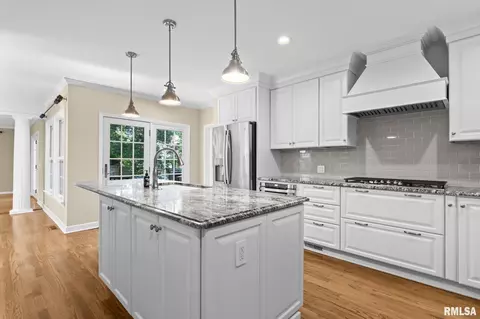 Kitchen - 10 Sunset Ln, Springfield, IL 62704 photo 3 of 5