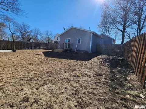 Exterior - 201 E Washington St, Athens, IL 62613 photo 5 of 10