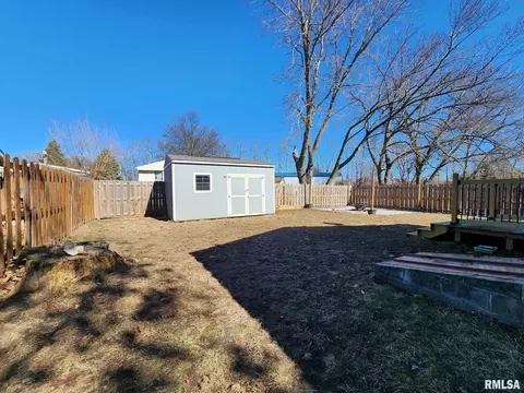 Exterior - 201 E Washington St, Athens, IL 62613 photo 4 of 10