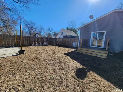 Exterior - 201 E Washington St, Athens, IL 62613 photo 9 of 10