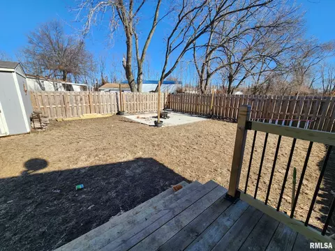 Exterior - 201 E Washington St, Athens, IL 62613 photo 10 of 10