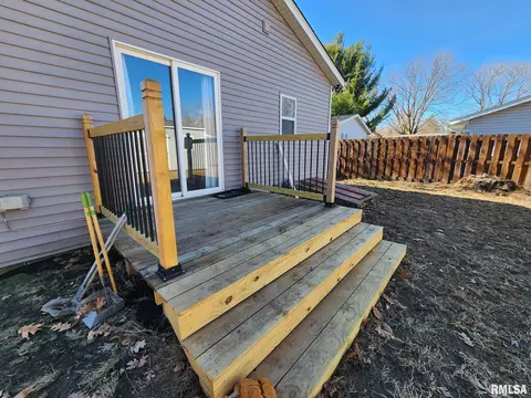 Exterior - 201 E Washington St, Athens, IL 62613 photo 3 of 10