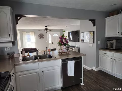 Kitchen - 201 E Washington St, Athens, IL 62613 photo 1 of 3