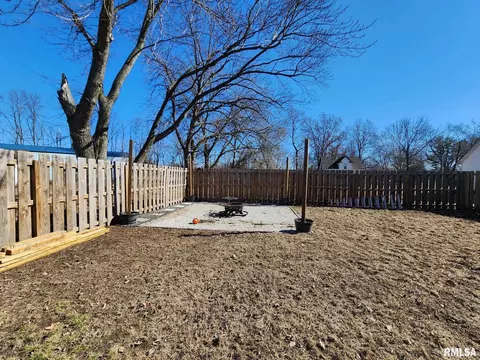 Exterior - 201 E Washington St, Athens, IL 62613 photo 1 of 10
