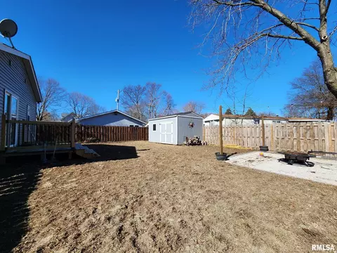 Exterior - 201 E Washington St, Athens, IL 62613 photo 6 of 10