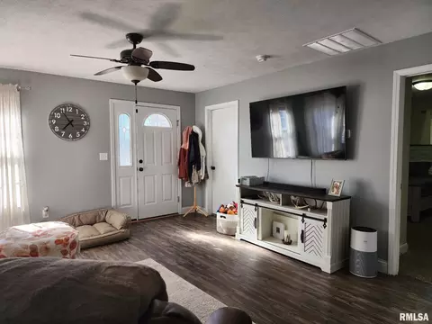 Entry Way - 201 E Washington St, Athens, IL 62613 photo 1 of 3