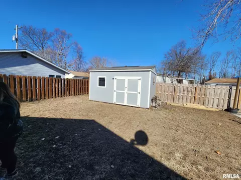 Exterior - 201 E Washington St, Athens, IL 62613 photo 7 of 10