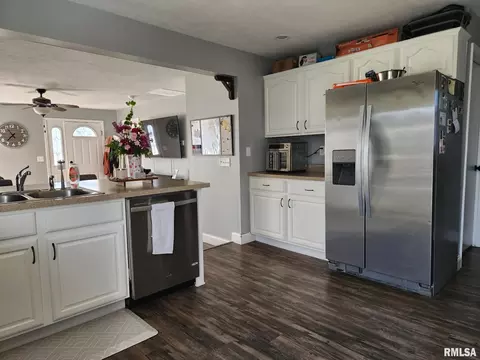 Kitchen - 201 E Washington St, Athens, IL 62613 photo 3 of 3