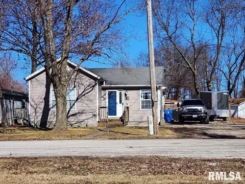 201 E Washington St, Athens, IL 62613