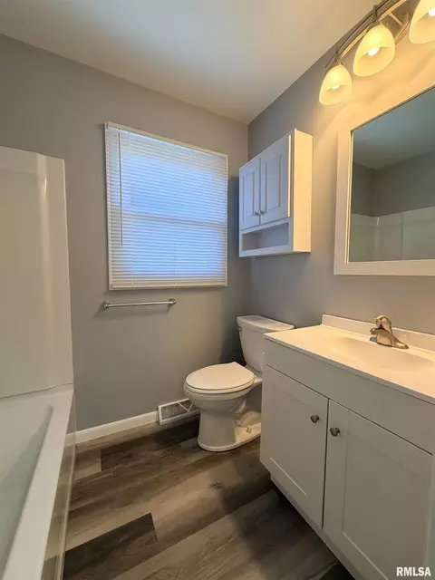 Bath - 2256 E Black Ave, Springfield, IL 62702 photo 1 of 2
