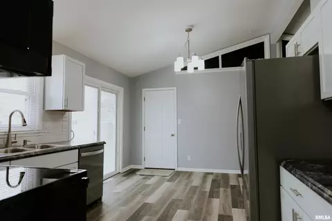 Entry Way - 2256 E Black Ave, Springfield, IL 62702 photo 1 of 2