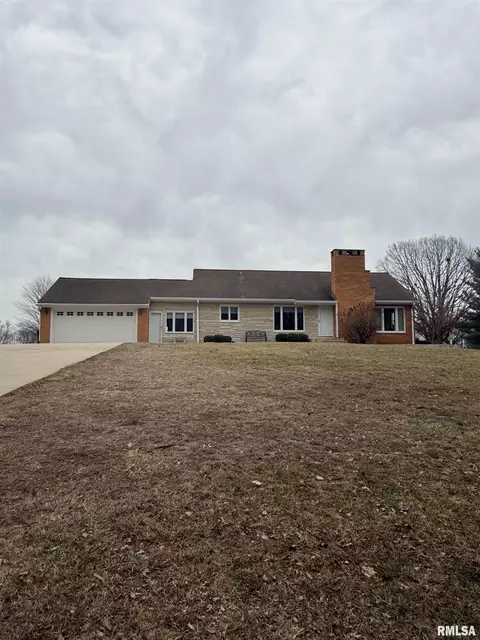 368 S Old Covered Bridge Ln, Springfield, IL 62711
