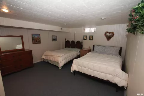 Bedroom - 2121 S Lincoln Ave, Springfield, IL 62704 photo 4 of 5