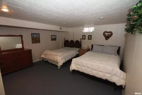 Bedroom - 2121 S Lincoln Ave, Springfield, IL 62704 photo 5 of 5