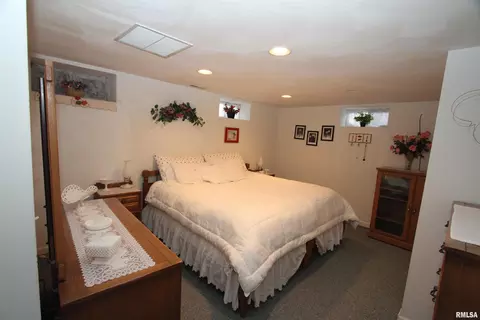 Bedroom - 2121 S Lincoln Ave, Springfield, IL 62704 photo 3 of 5