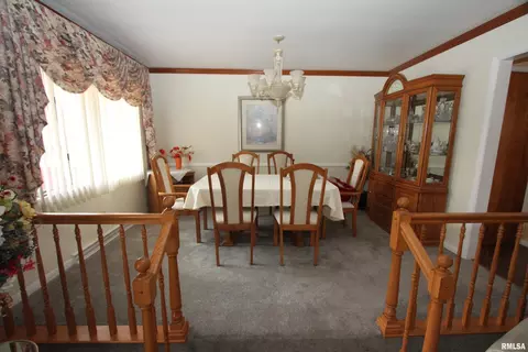 Dining - 2121 S Lincoln Ave, Springfield, IL 62704 photo 5 of 6