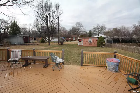Exterior - 2121 S Lincoln Ave, Springfield, IL 62704 photo 3 of 4