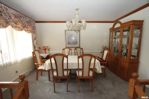 Dining - 2121 S Lincoln Ave, Springfield, IL 62704 photo 6 of 6