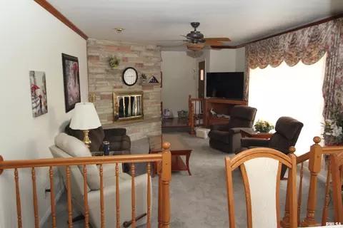 Living - 2121 S Lincoln Ave, Springfield, IL 62704 photo 1 of 2