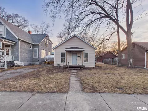 1121 Pulaski St, Lincoln, IL 62656
