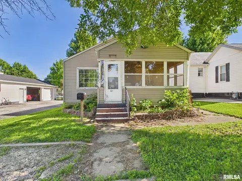 551 3rd St, Lincoln, IL 62656