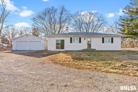9353 Johns Creek Rd, Loami, IL 62661