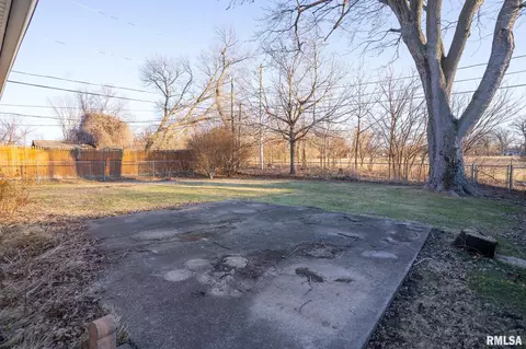 Exterior - 66 Dawn Dr, Springfield, IL 62702 photo 2 of 3