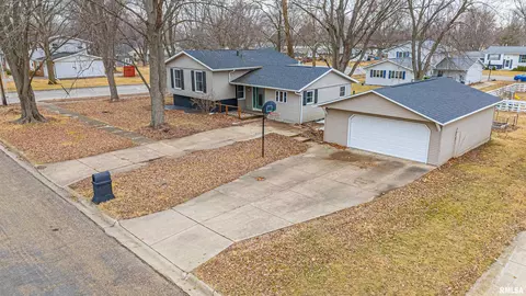 501 N Sampson St, Tremont, IL 61568