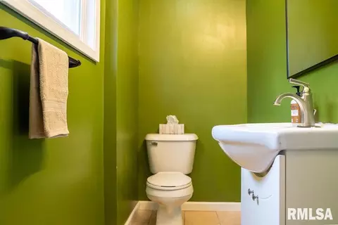 Bath - 1316 W Lawrence Ave, Springfield, IL 62704 photo 1 of 6