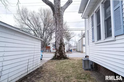 Exterior - 1316 W Lawrence Ave, Springfield, IL 62704 photo 3 of 3