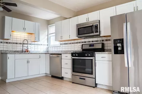 Kitchen - 1316 W Lawrence Ave, Springfield, IL 62704 photo 1 of 2