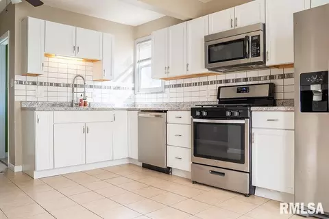 Kitchen - 1316 W Lawrence Ave, Springfield, IL 62704 photo 2 of 2