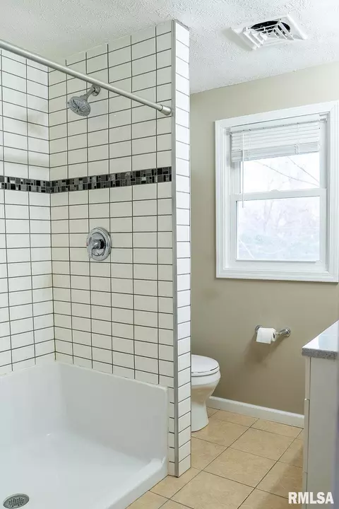 Bath - 1316 W Lawrence Ave, Springfield, IL 62704 photo 5 of 6