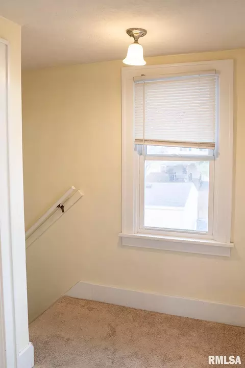 Entry Way - 1316 W Lawrence Ave, Springfield, IL 62704 photo 3 of 4