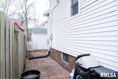 Exterior - 1316 W Lawrence Ave, Springfield, IL 62704 photo 2 of 3
